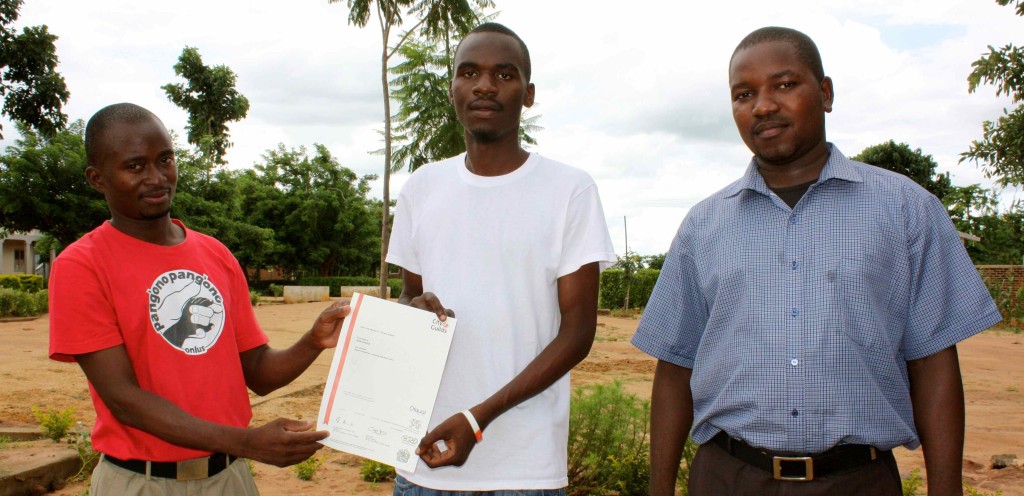 Rhon Khoza receiving his diploma