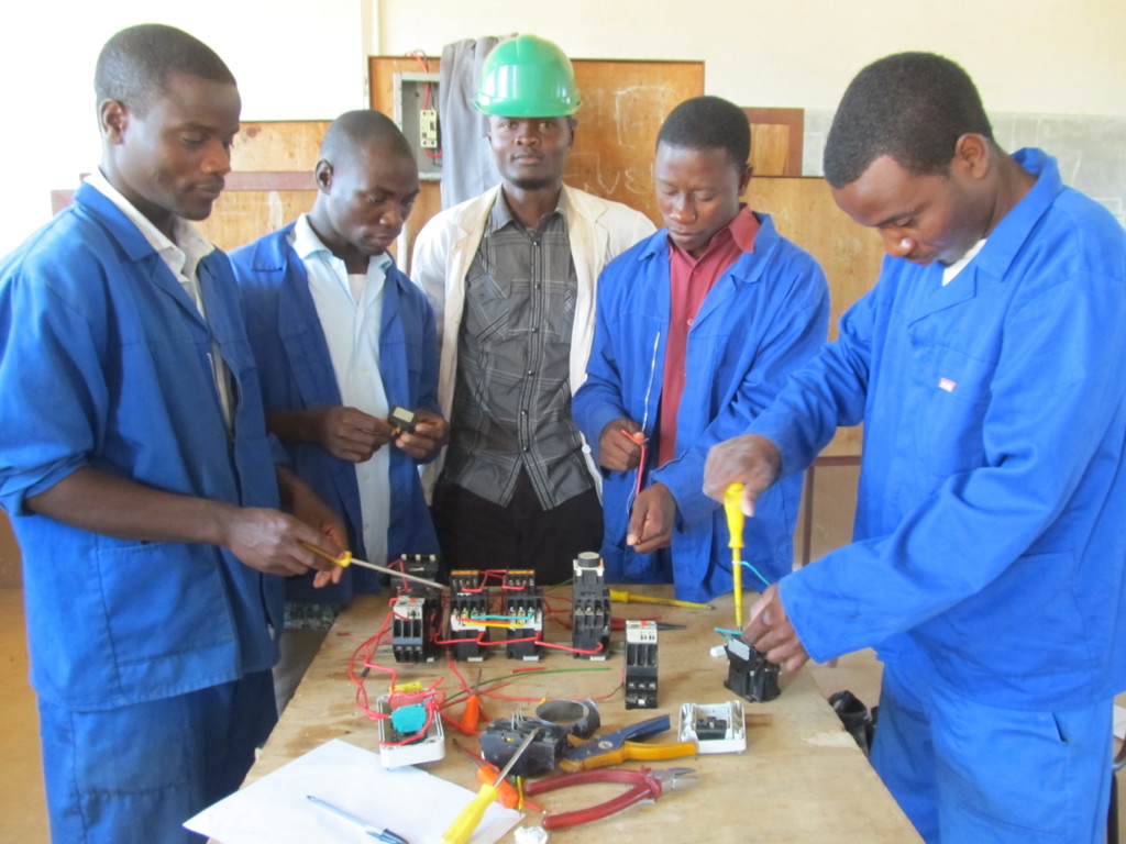 Elias Mpinga wt his students